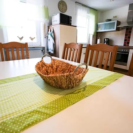 Hutzler Apartman *
